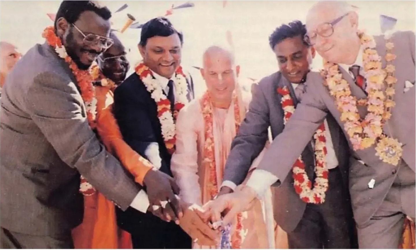 Garlanded, hands joined — a ceremony of gratitude